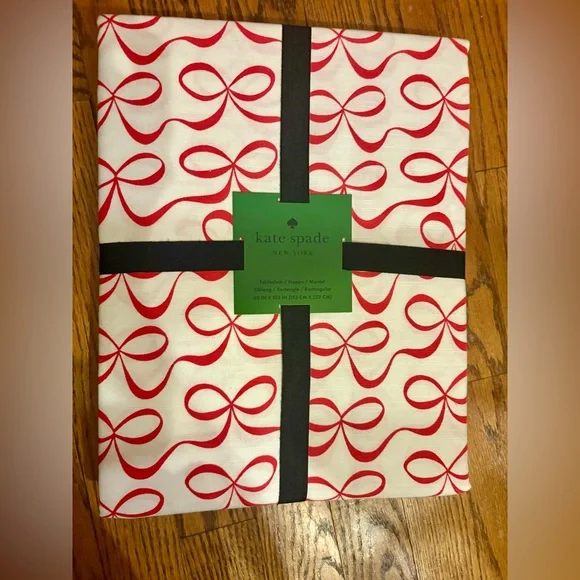 Kate Spade New York White with Red Bows 60x102 Tablecloth & 8 Napkins NWT - Picture 2 of 3